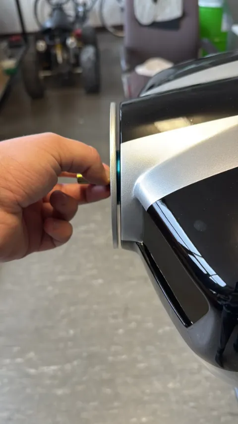 Spinner-Grundplatte bündig an der Motorhaube